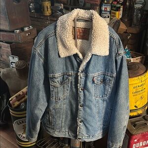 Levi's Blue and Cream Lightweight Sherpa Jacket never had one with pocket on ins